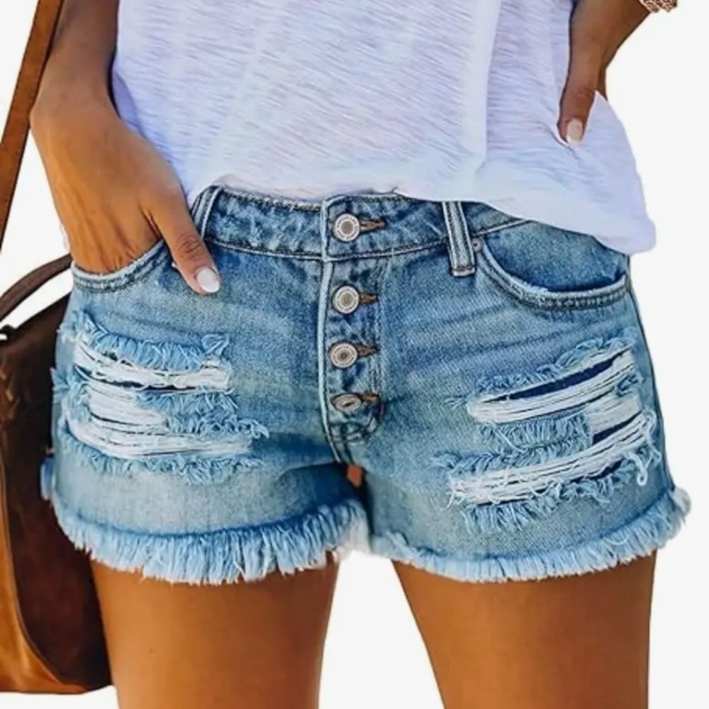 Jean Short ▪️ Distressed ▪️ Size 8/10